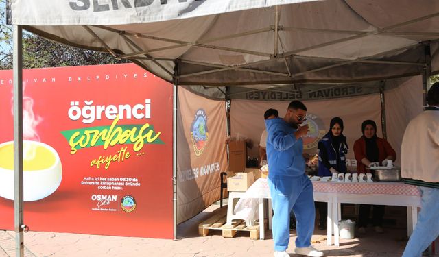 Serdivan Belediyesi'nde öğrencilere çorba ikramı