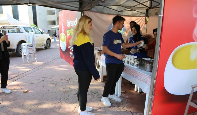 Serdivan Belediyesi’nden öğrencilere çorba ikramı