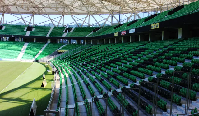 Atatürk Stadyumu'nda çalışmalar bitti, Sakaryaspor nihayet evine dönüyor