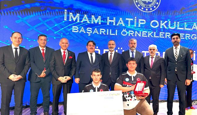 Adapazarı Anadolu İmam Hatip Lisesi Türkiye Birincisi