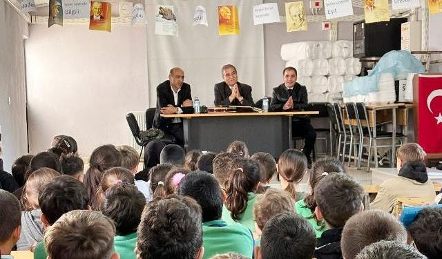 Akyazı Kabakulak ilk ve Ortaokulunda 'Öğretmen' konulu söyleşi düzenlendi