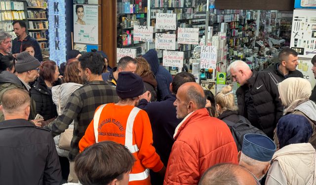 Eski sevgilisi ve kardeşini sokak ortasında bıçakladı