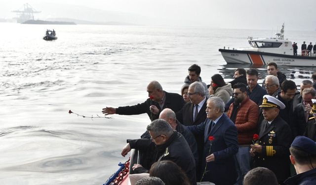 Fırtınada batan geminin ölen mürettebatı için tören