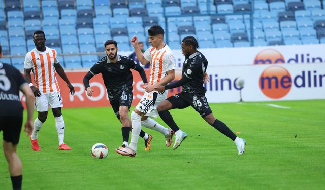 Adanaspor-Sakaryaspor maçından fotoğraflar