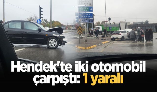 Hendek'te iki otomobil çarpıştı: 1 yaralı