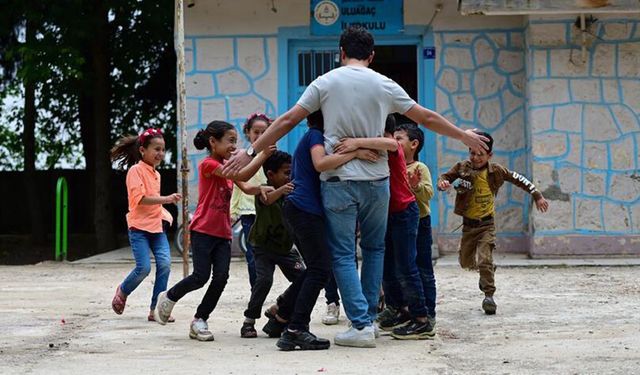 Mengen; Eğitimsiz millet, öğretmensiz eğitim olmaz