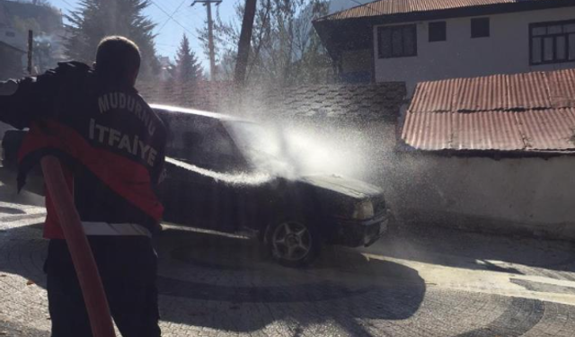 Hareket halindeki araçta yangın çıktı