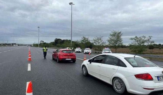 Jandarmanın trafik denetiminde 766 araç ve 266 sürücü trafikten men edildi