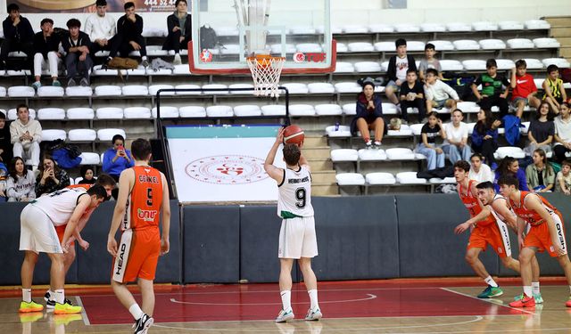 Son saniye basketiyle sezonun ilk galibiyeti geldi: 76-75