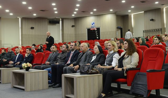 Sakarya Üniversitesi’nde “Balkanlarda Türk Edebiyatı” konuşuldu