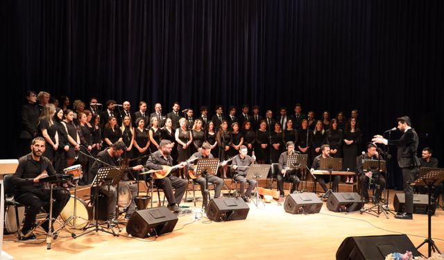 STB Korosu, Öğretmenler Günü'ne özel unutulmaz bir konser verdi