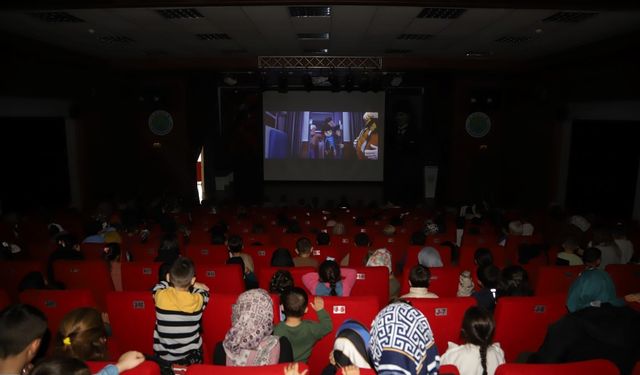 Hendek Belediyesi'nden çocuklara ara tatilde ücretsiz sinema keyfi