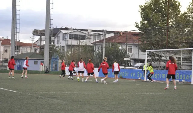 Sakarya Kadın Futbol Takımı Antalya'da mağlup oldu