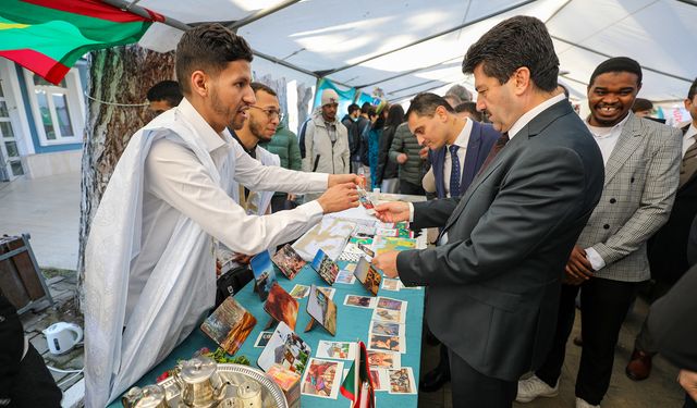 Uluslararası öğrenciler kültürlerini tanıttı