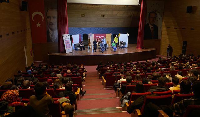 Serdivan kültür sanat yılı tiyatro ile uğurladı