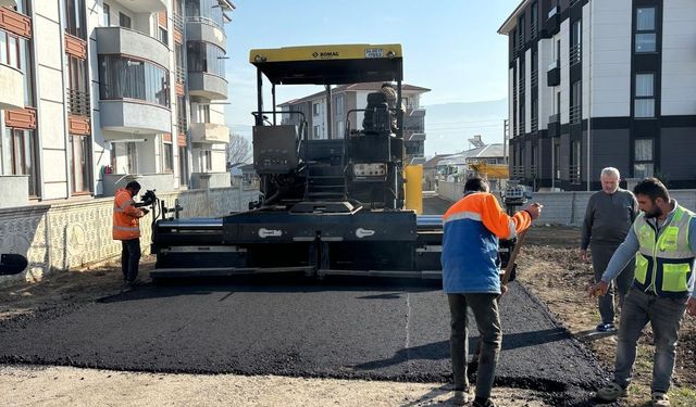 Hendek'te 3 mahalle daha sıcak asfaltla buluştu