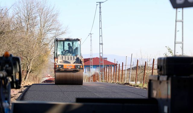 Söğütlü’nün kırsalındaki iki mahallede asfalt hamlesi