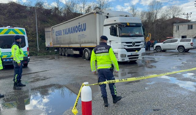 Park halindeki tırın dorsesinde ölü bulundu