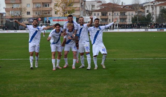 Hendekspor 4 attı! Zirve yarışı sürüyor