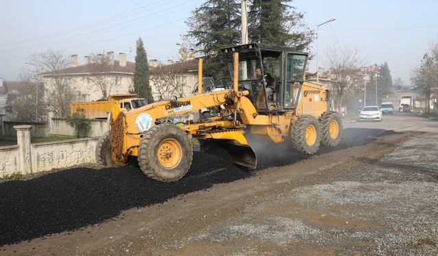 Ferizli Belediyesi'nden kış öncesi kapsamlı asfalt seferberliği