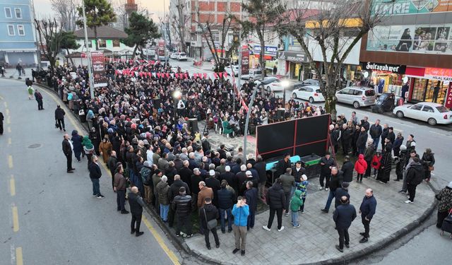 Sakaryalılar üç ayların başlangıcında Ağa Cami Meydanı'nda bir araya geldiler