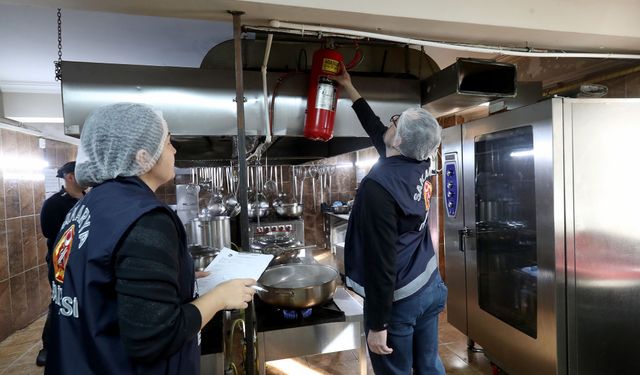 Büyükşehir itfaiyesi kurum ve işletmeleri olası bir yangına hazırlıyor