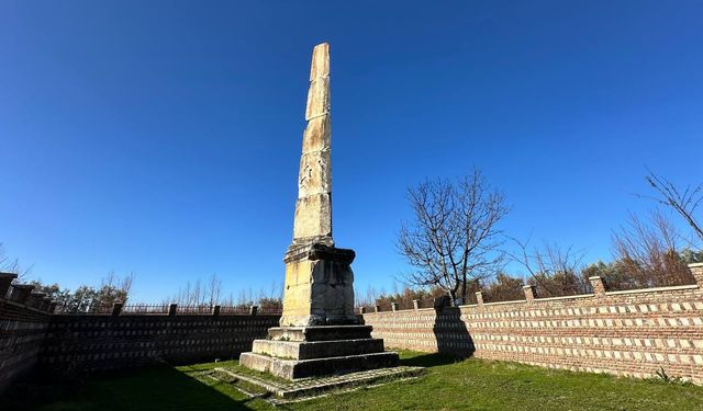 İznik'teki şeftali bahçesinde 2 bin yıllık dikilitaş