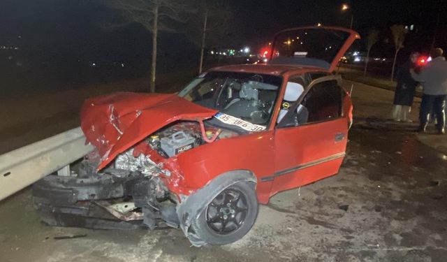 İzmit'te 3 araçlı zincirleme trafik kazası: 4 yaralı