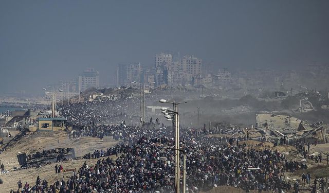 Gazze Şeridi'nde 300 binden fazla Filistinli kuzeye döndü