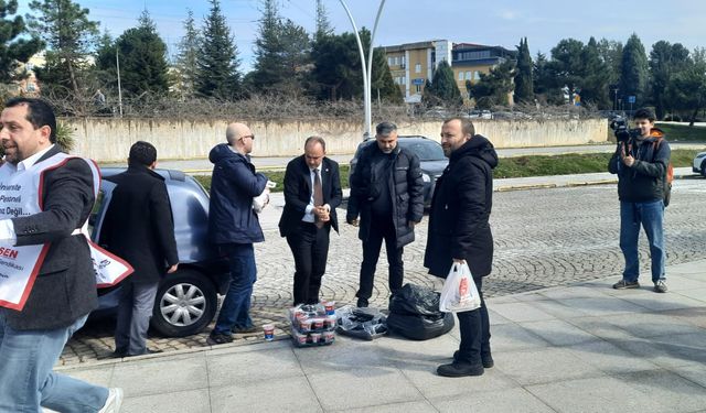 O sendikadan SAÜ’de dikkat çeken eylem