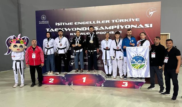 Büyükşehir’in taekwondo takımı Antalya’da doludizgin