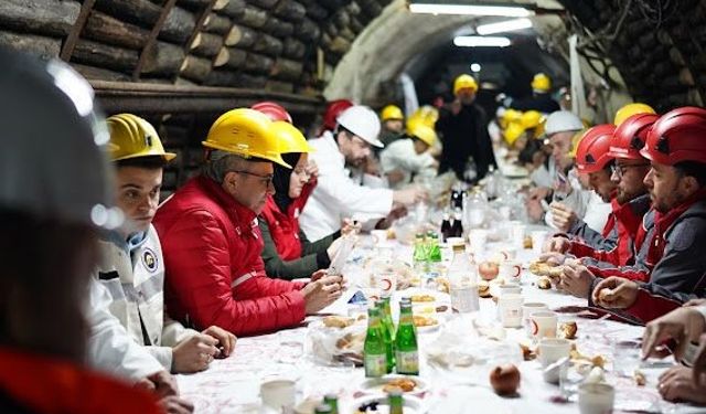 Kızılay madencilerle iftarda buluştu