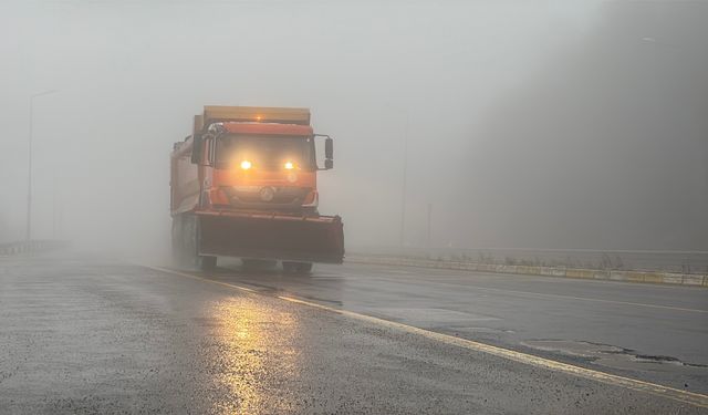 Bolu Dağı’nda yağmur ve sis etkili oluyor