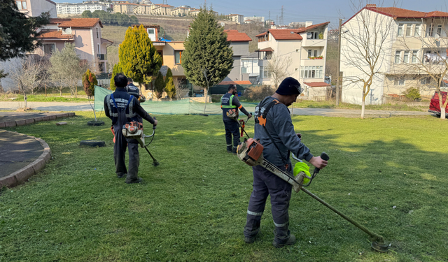 Beşköprü’de parklarda bahar temizliği