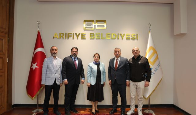 Aile ve Sosyal Hizmetler Bakan Yardımcısı Arifiye Belediyesini ziyaret etti