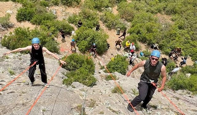 Geyve’de kaya tırmanışı yaptılar