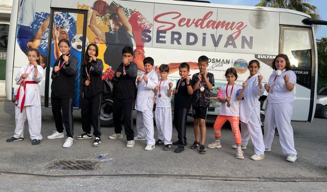 Serdivan Belediyesi Karate Takımı Analig il seçmelerinden madalyalarla döndü
