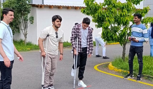 Engelli bireylerin yaşadığı zorluklara dikkat çektiler
