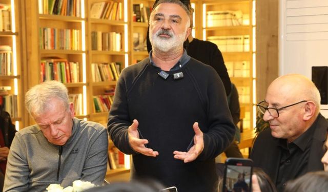 Hafızalarda ‘Erdal Bakkal' karakteri ile yer edinen usta oyuncuya Karasu'da yoğun ilgi