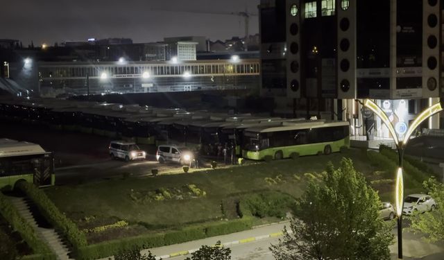 Belediye otobüsünü çalmaya çalıştılar