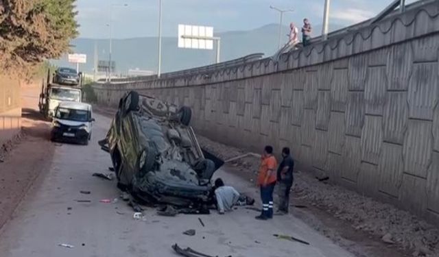 5 metre yükseklikten uçarak ters döndü: 2 yaralı