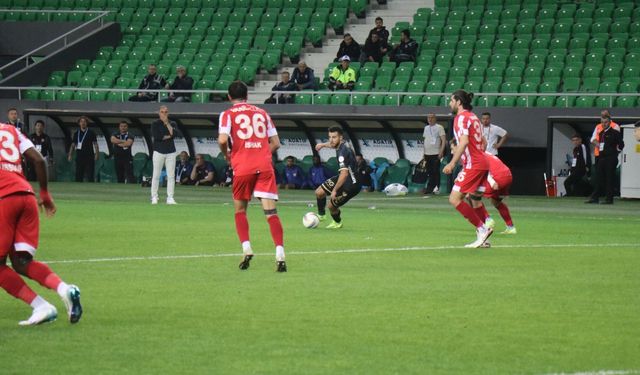 Sakarya'da oynanan maçta Bandırmaspor Bolu'yu 4-1 mağlup etti