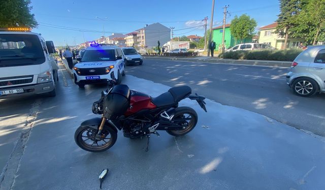 Motosiklet babaanne ile torununa çarptı: 3 yaralı