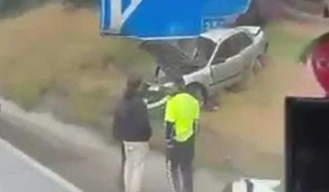 Otomobil trafik levhasına çarptı: 1 yaralı