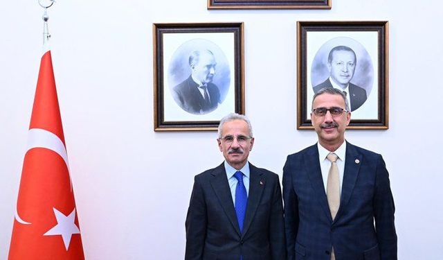 AK Partili Vekiller, Sakarya’nın ulaşım dosyasını Bakan Uraloğlu'na sundu