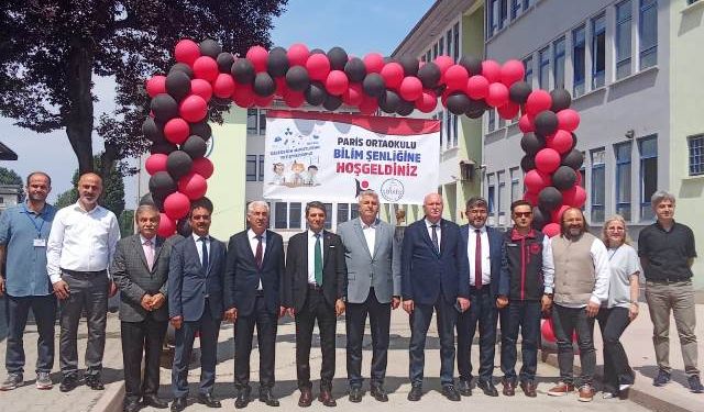 Paris Ortaokulunda TÜBİTAK 4006 bilim fuarı
