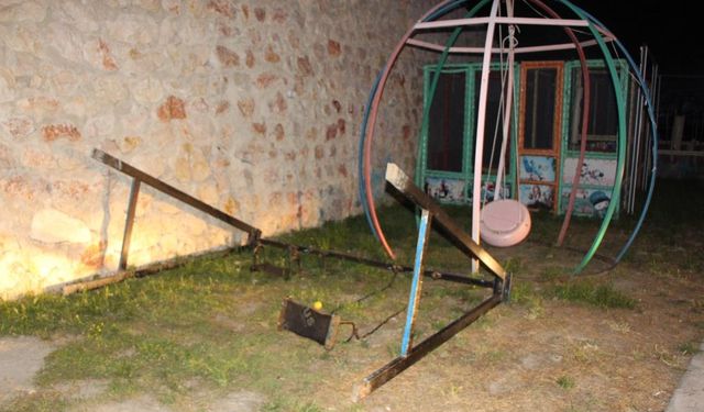 Salıncaktan düşen 4 yaşındaki çocuk hayatını kaybetti