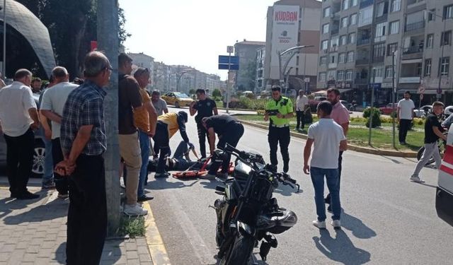 Otomobil ile çarpışan motosiklet sürücüsü yaralandı