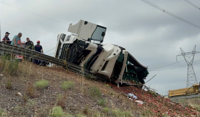 Karpuz yüklü tır devrildi: 1 ölü, 3 yaralı