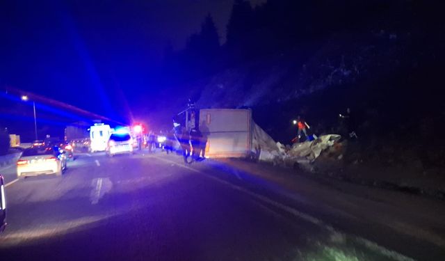 Çekici devrildi: 1 ölü, 1 yaralı